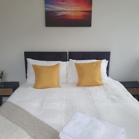 1 & 2 Bed Apartments - Desborough, Kettering, Family, Wifi, Parking 外观 照片