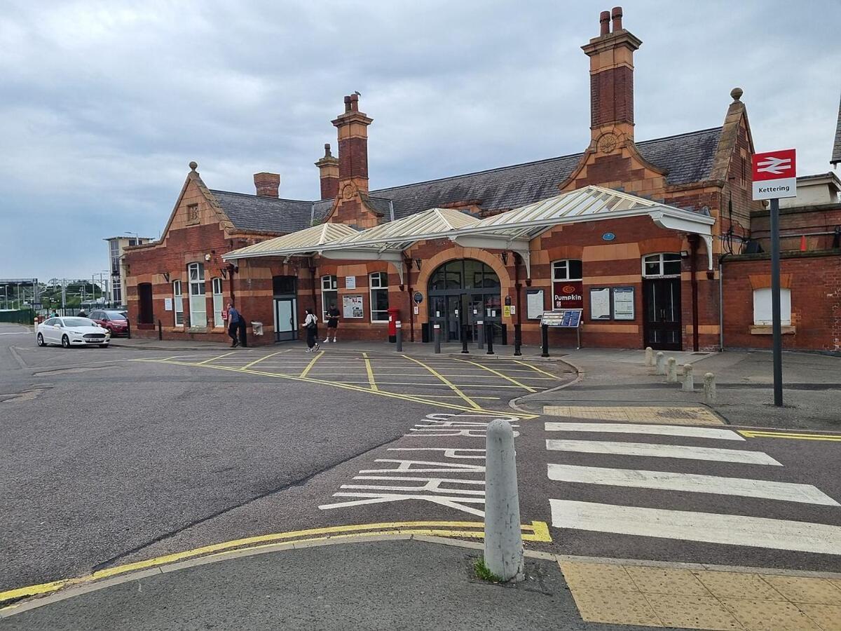 1 & 2 Bed Apartments - Desborough, Kettering, Family, Wifi, Parking 外观 照片