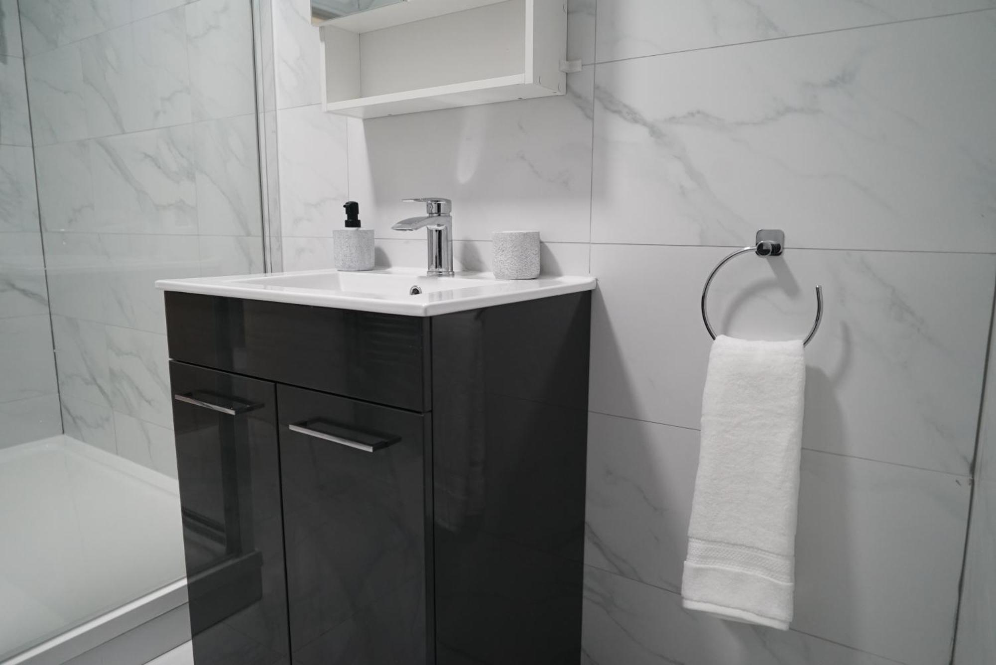 1 & 2 Bed Apartments - Desborough, Kettering, Family, Wifi, Parking 外观 照片