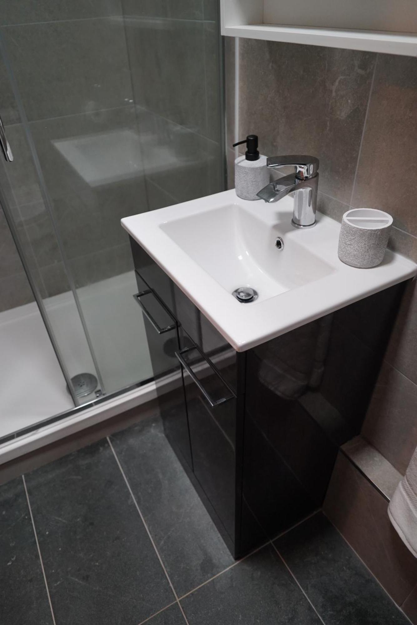 1 & 2 Bed Apartments - Desborough, Kettering, Family, Wifi, Parking 外观 照片